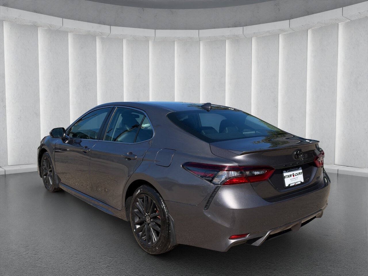 Used 2022 Toyota Camry SE w/ Cold Weather Package FWD image 3