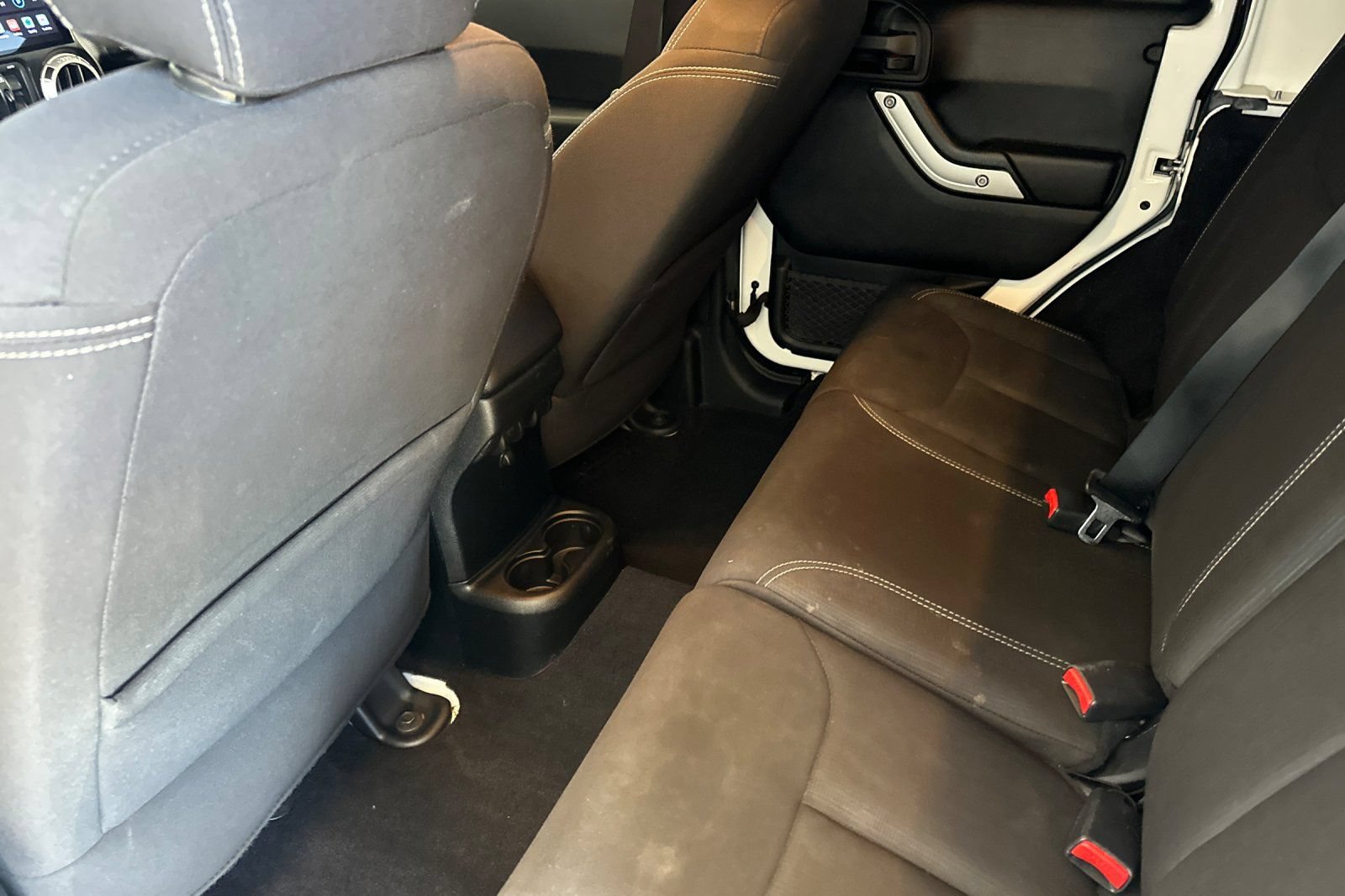 Used 2017 Jeep Wrangler Unlimited Sahara w/ Connectivity Group AWD/4WD image 13