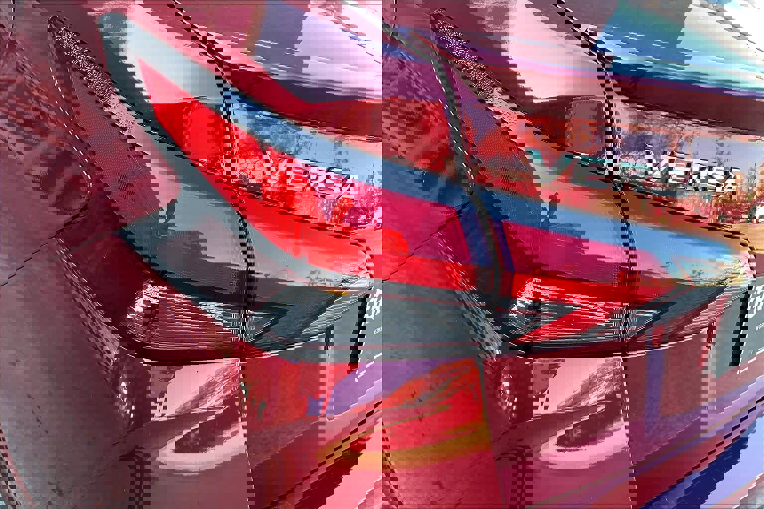 Used 2022 Nissan Versa SR w/ Trunk Package image 27