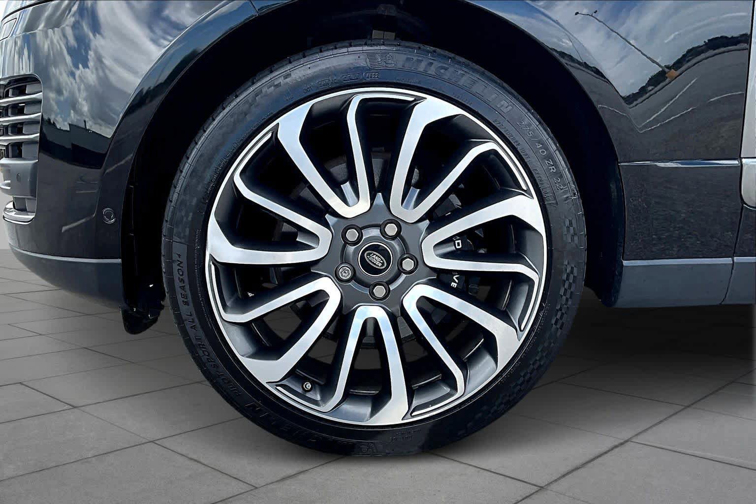 Used 2020 Land Rover Range Rover Long Wheelbase Autobiography AWD/4WD image 11