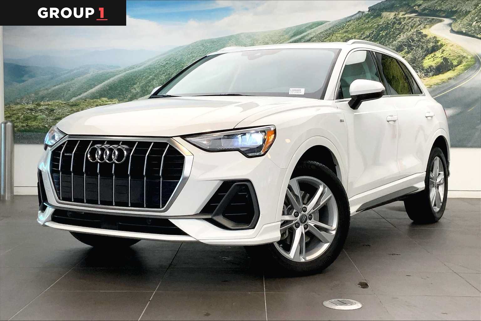 Used 2020 Audi Q3 2.0T Premium w/ Convenience Package AWD/4WD image 1