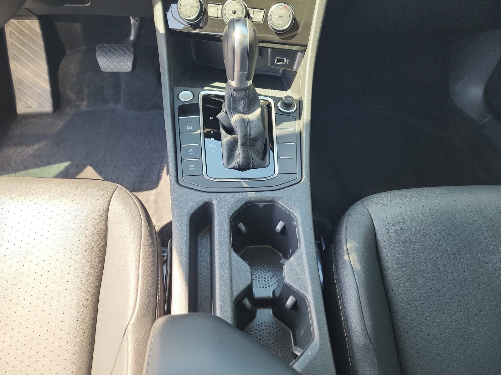 Used 2019 Volkswagen Jetta SEL w/ Cold Weather Package image 15