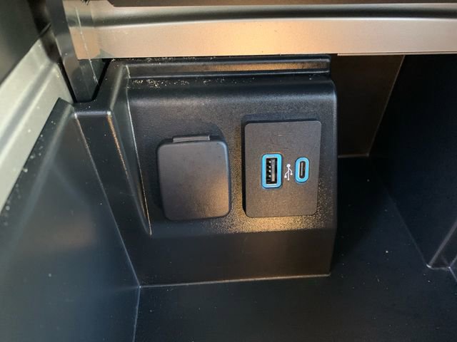 Used 2021 Ford Explorer XLT w/ Equipment Group 202A image 29