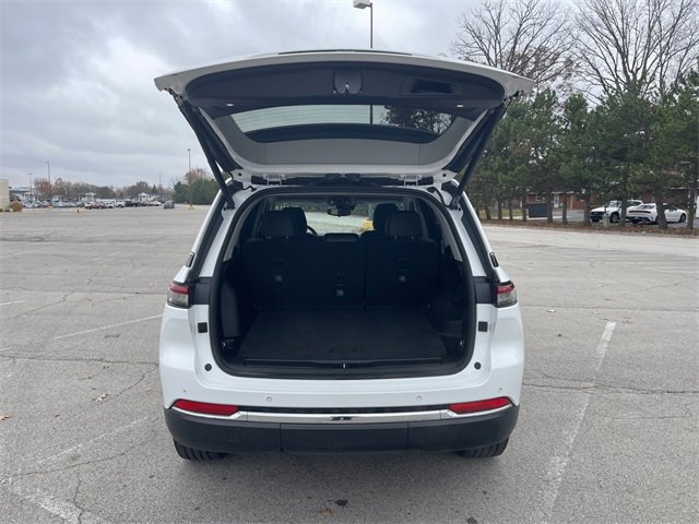 Used 2023 Jeep Grand Cherokee Limited image 19