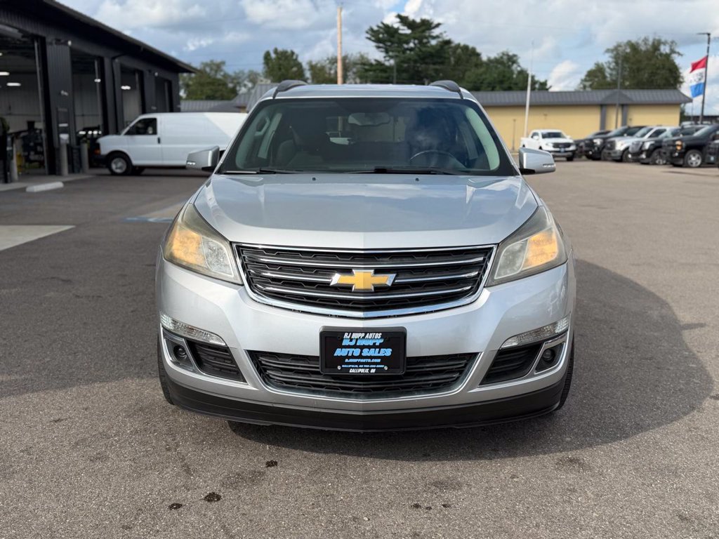 Used 2015 Chevrolet Traverse LT w/ Style and Technology Package FWD image 2