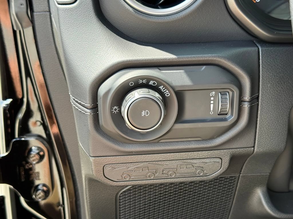 New 2026 Jeep Wrangler Unlimited Sahara AWD/4WD image 17