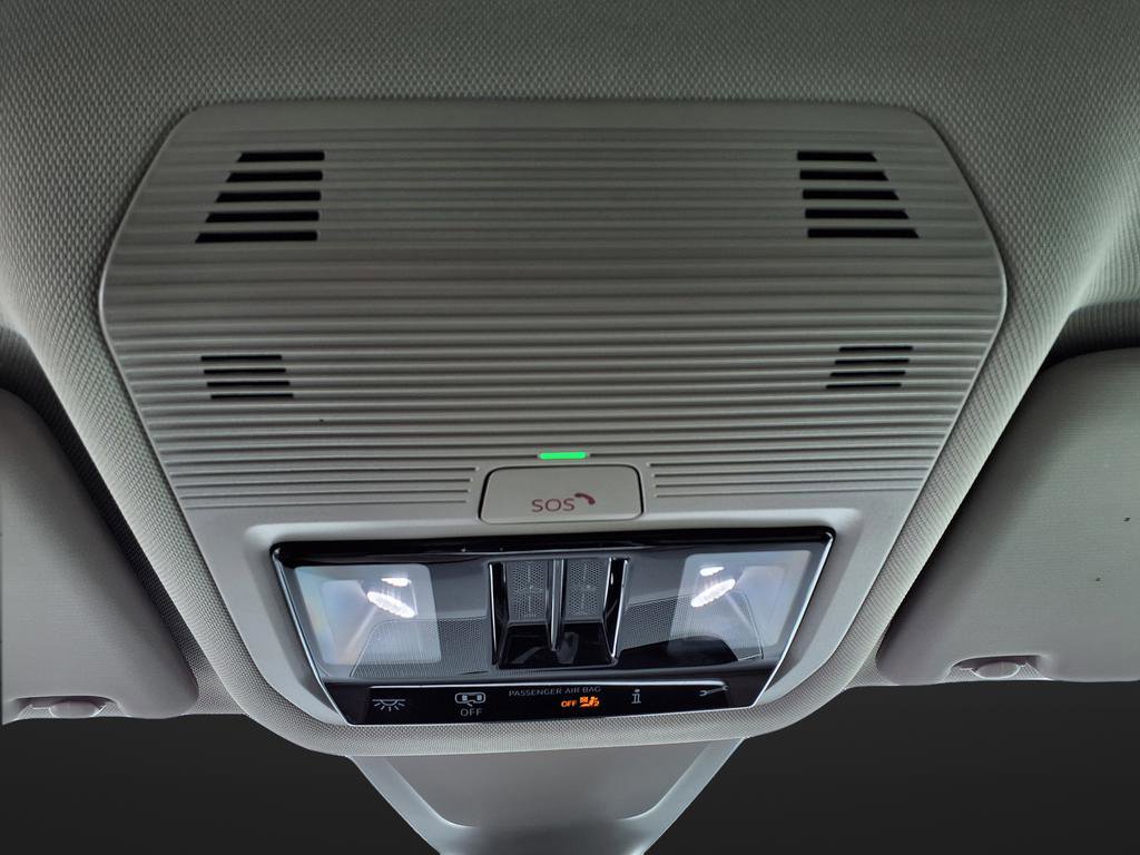 Used 2025 Volkswagen Atlas SEL Premium R-Line image 36