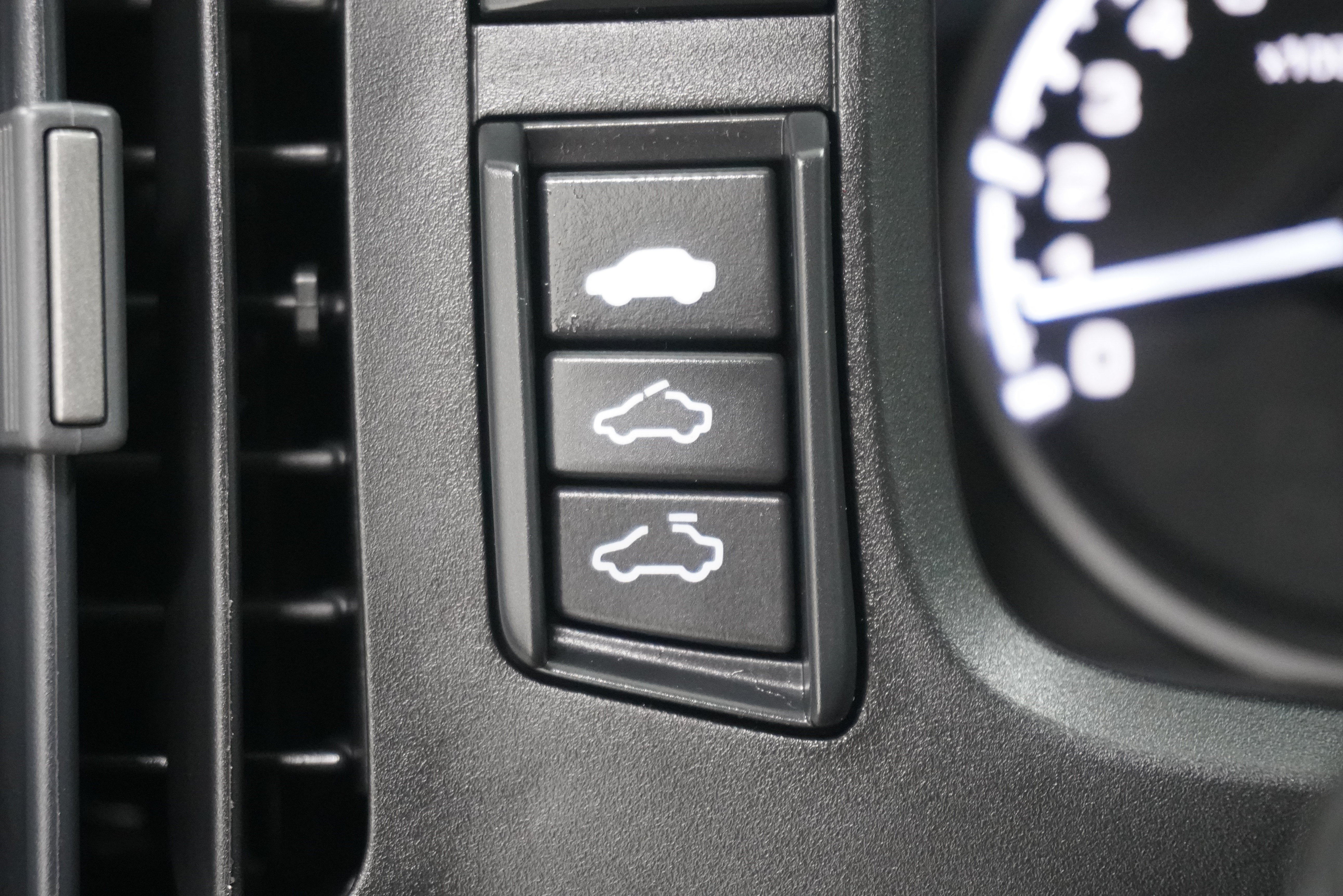 Used 2014 Honda Ridgeline SE image 24