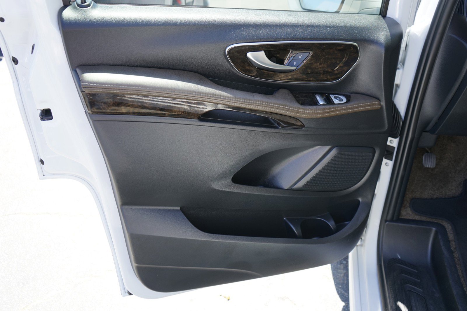 Used 2018 Mercedes-Benz Metris Passenger image 29