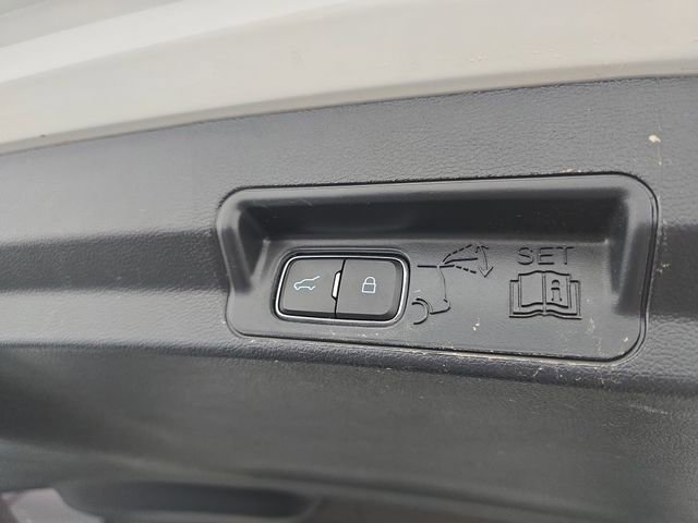 Used 2021 Ford Explorer XLT image 40