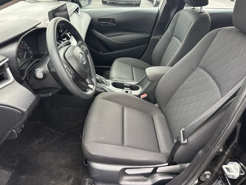 Used 2025 Toyota Corolla LE FWD image 18