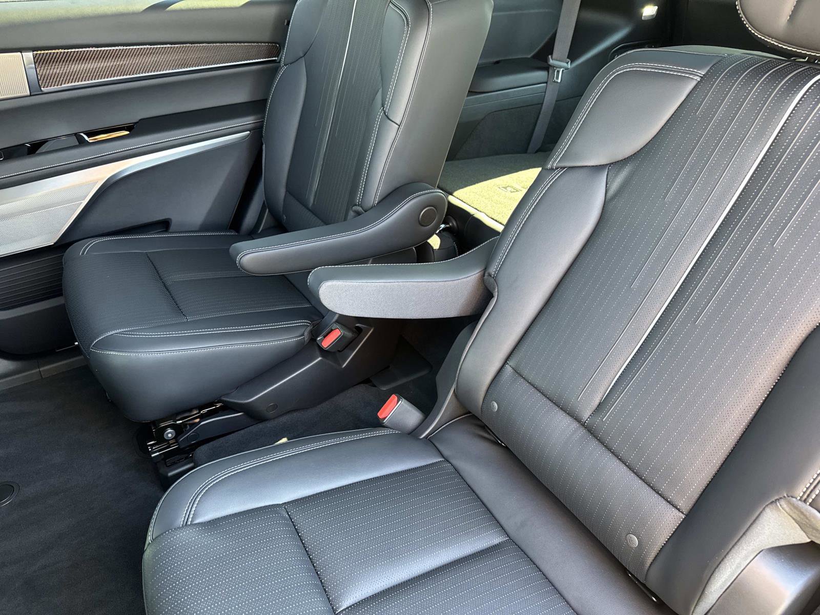 New 2026 Cadillac Vistiq Sport w/ LPO, Floor Liner Package image 14