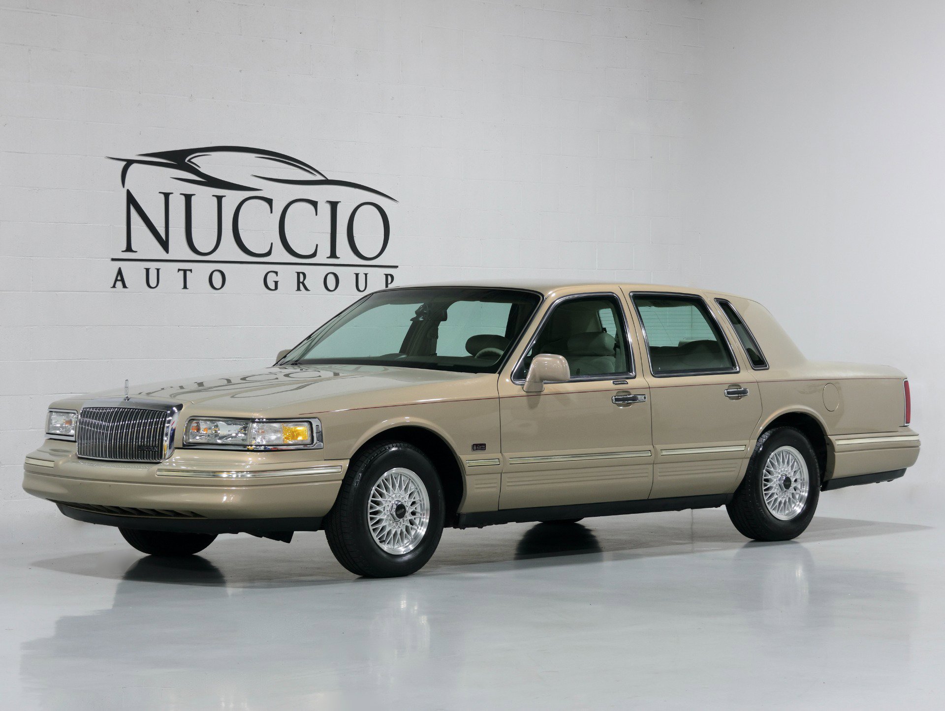 Used 1996 Lincoln Town Car Signature