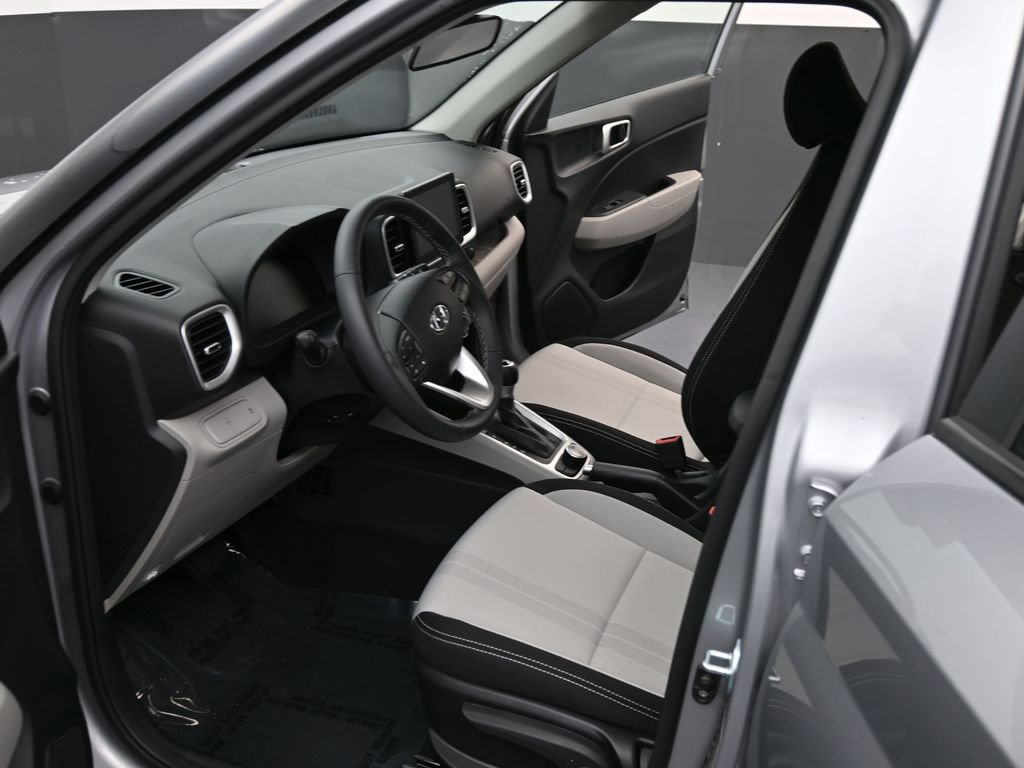 Certified 2025 Hyundai Venue SEL image 13