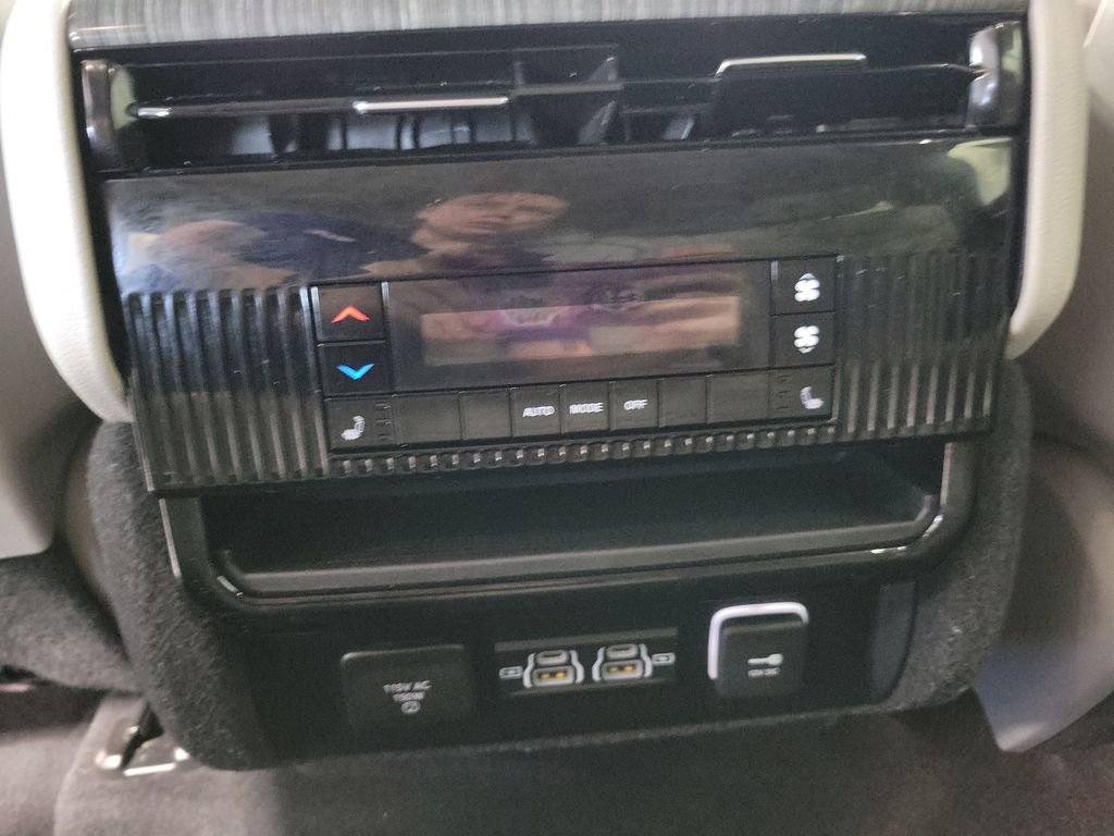 Used 2023 Jeep Wagoneer L Series II w/ Convenience Group I AWD/4WD image 35