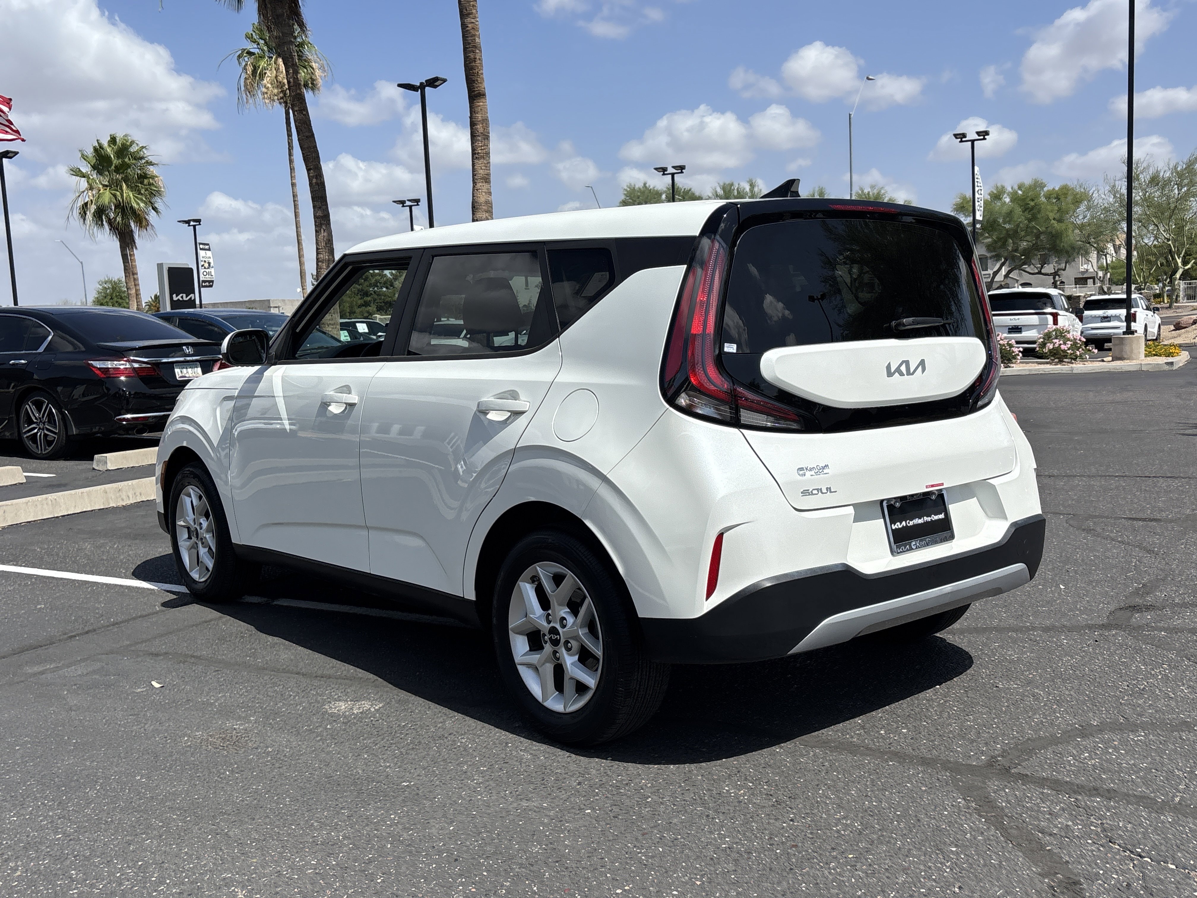 Certified 2025 Kia Soul LX w/ LX Technology Package FWD image 4