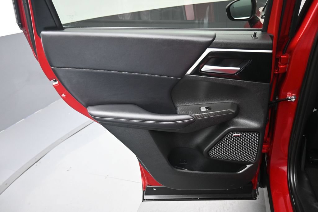 Used 2025 Mitsubishi Outlander AWD image 32