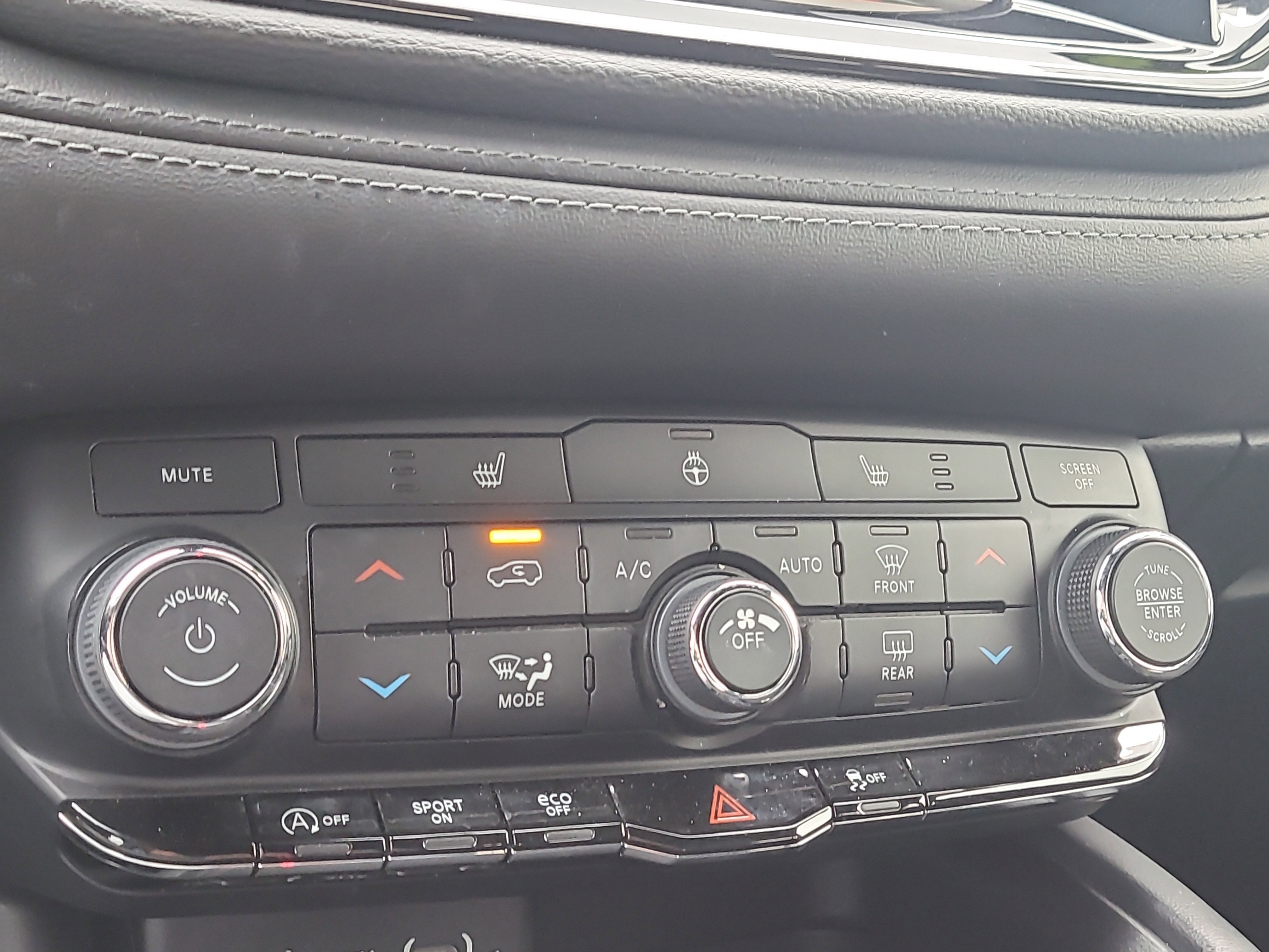 Used 2023 Dodge Durango SXT image 25