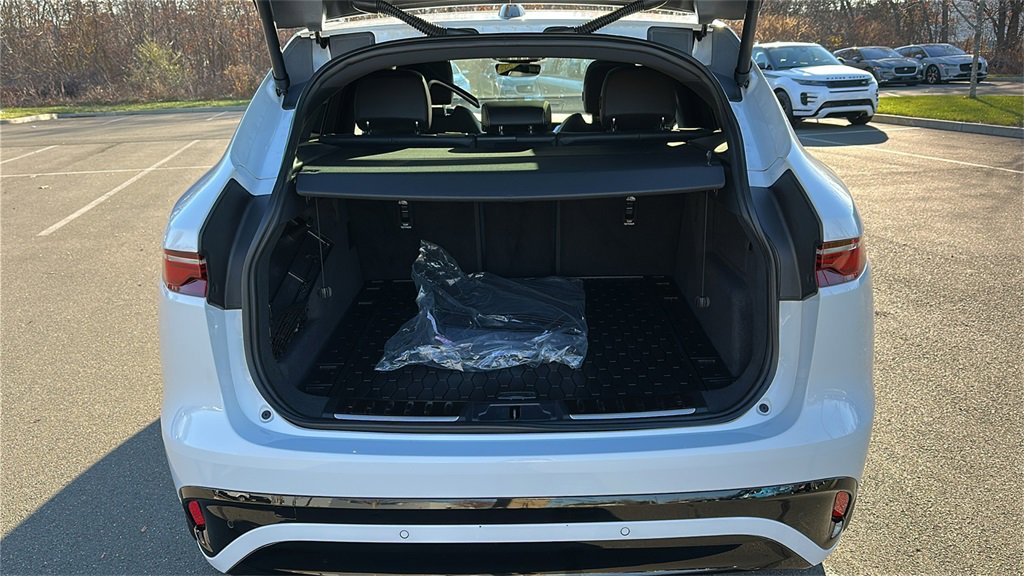 Certified 2025 Jaguar F-PACE R-Dynamic S image 24