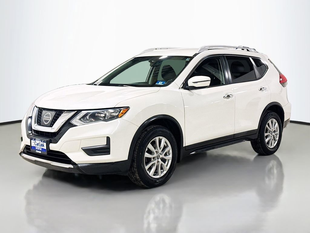 Used 2017 Nissan Rogue SV image 3