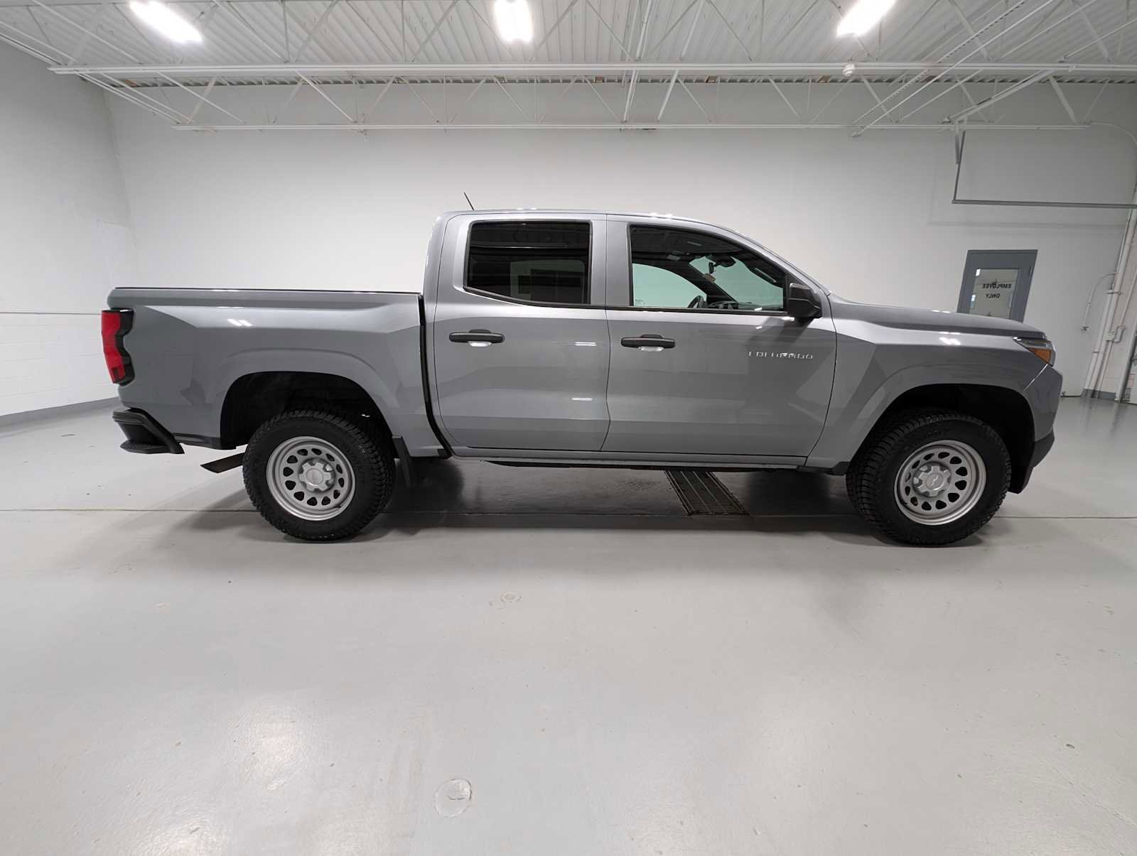 Used 2023 Chevrolet Colorado W/T RWD image 7