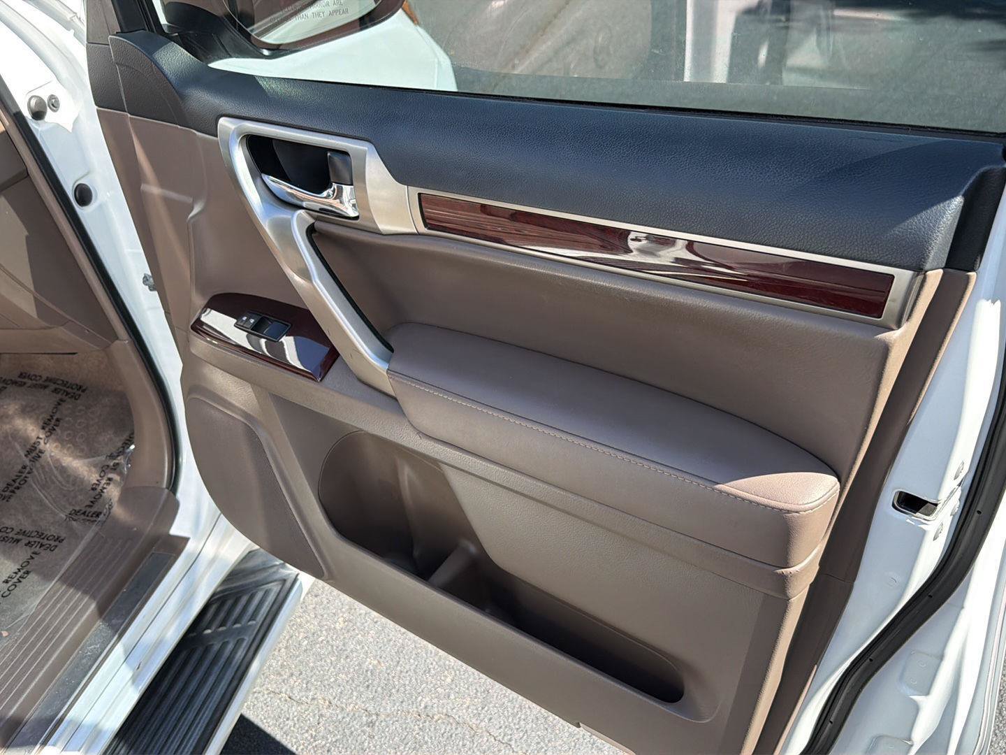 Used 2015 Lexus GX 460 w/ Premium Package AWD/4WD image 15