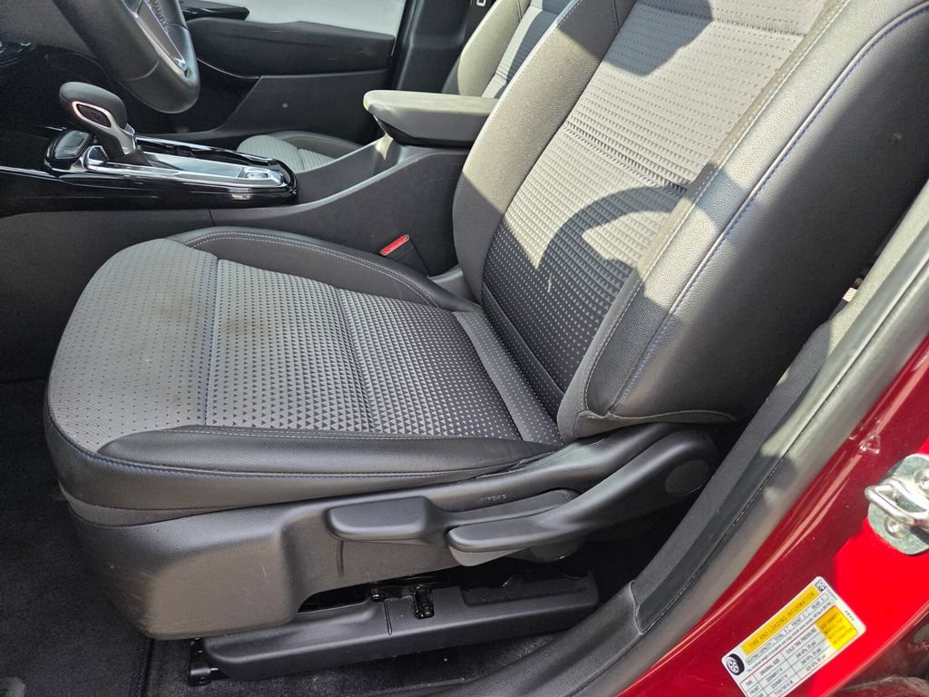 Used 2025 Chevrolet Trax LT w/ LT Convenience Package FWD image 10