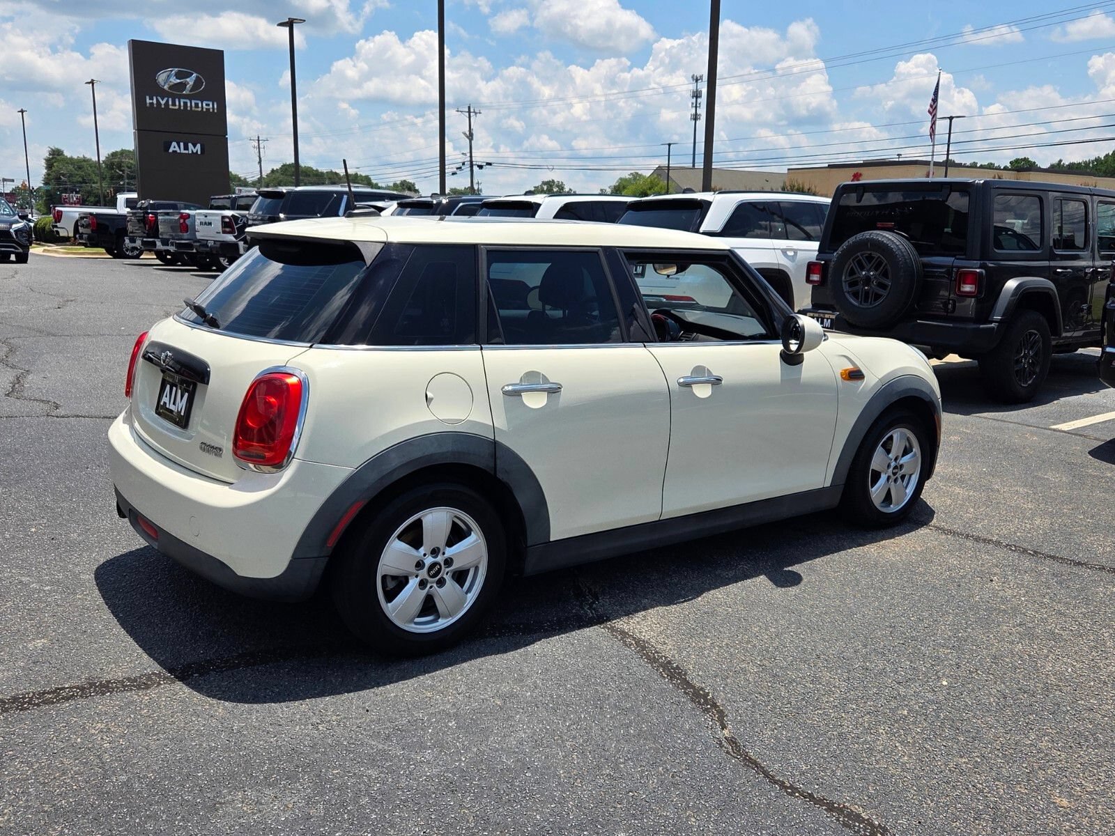Used 2016 MINI Cooper 4-Door Hardtop FWD image 13