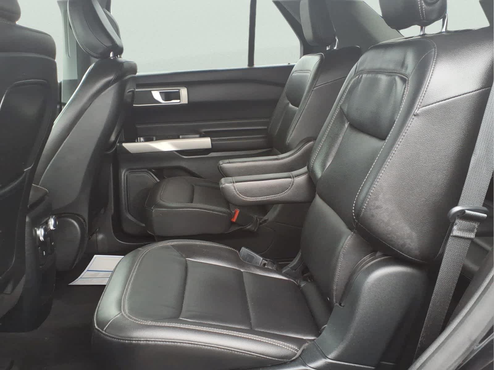 Used 2020 Ford Explorer XLT w/ Equipment Group 202A AWD/4WD image 31