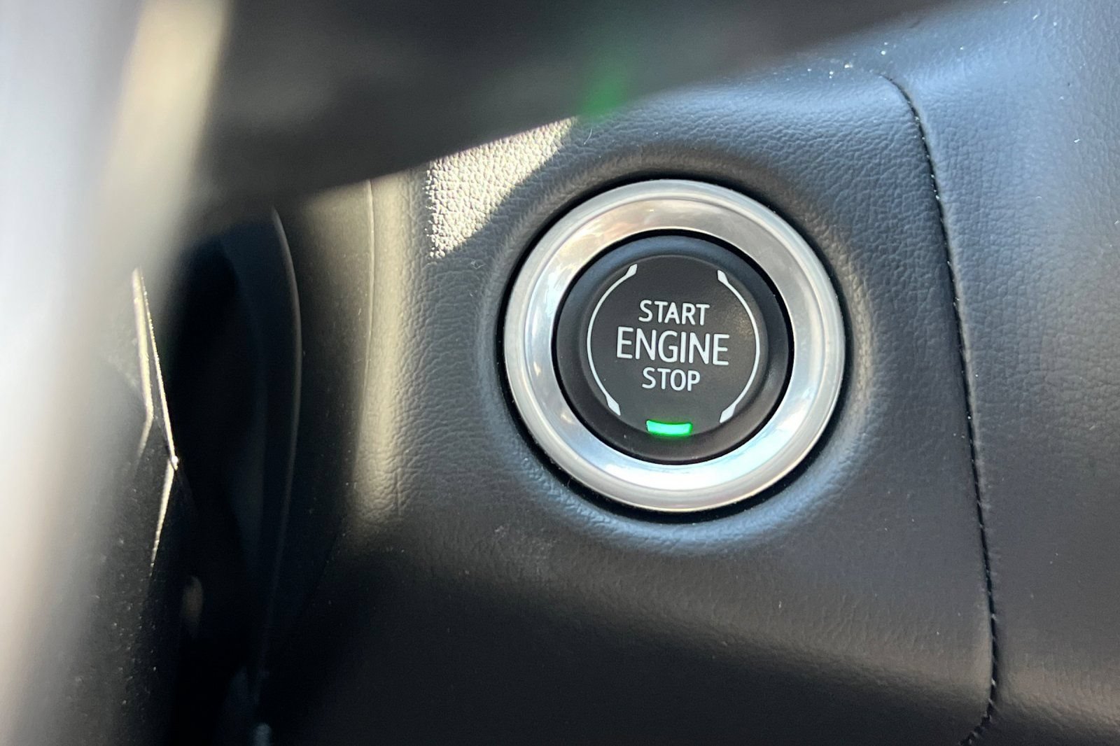 Used 2023 GMC Yukon AT4 w/ AT4 Premium Package AWD/4WD image 32