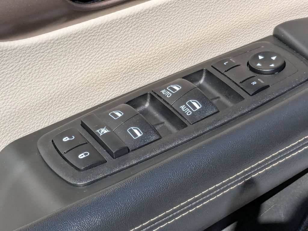Used 2023 Chrysler Voyager LX FWD image 12