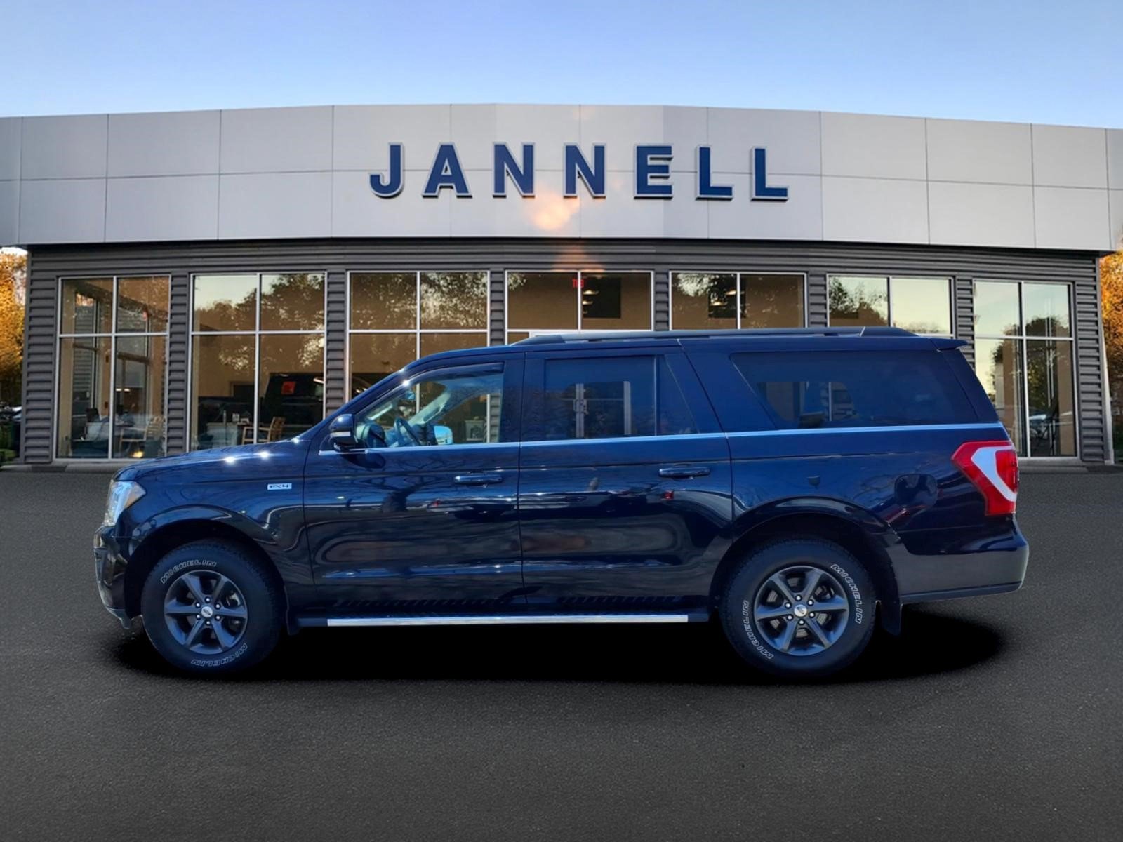 Used 2021 Ford Expedition Max XLT image 8