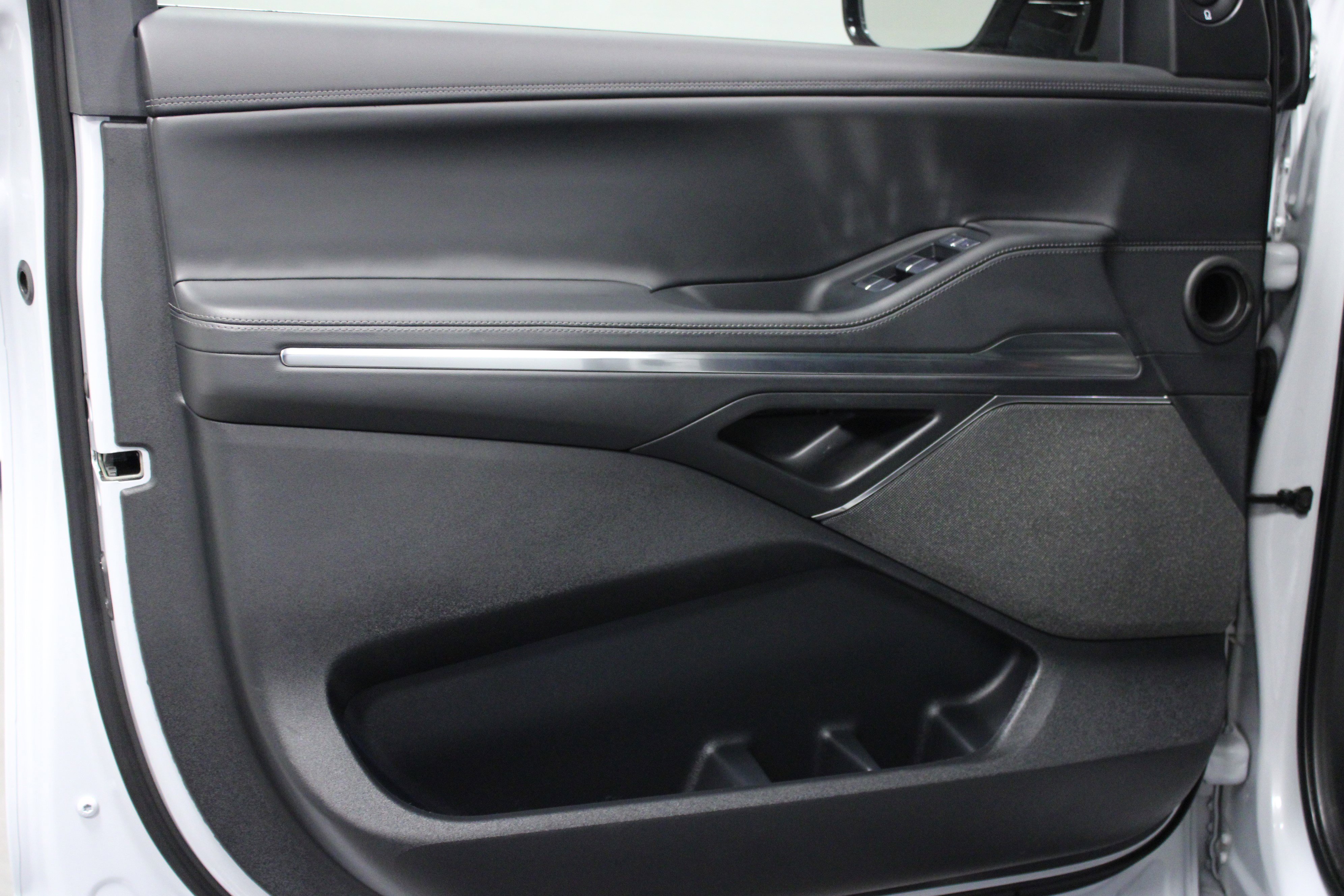 Used 2025 Lincoln Navigator L Reserve image 11