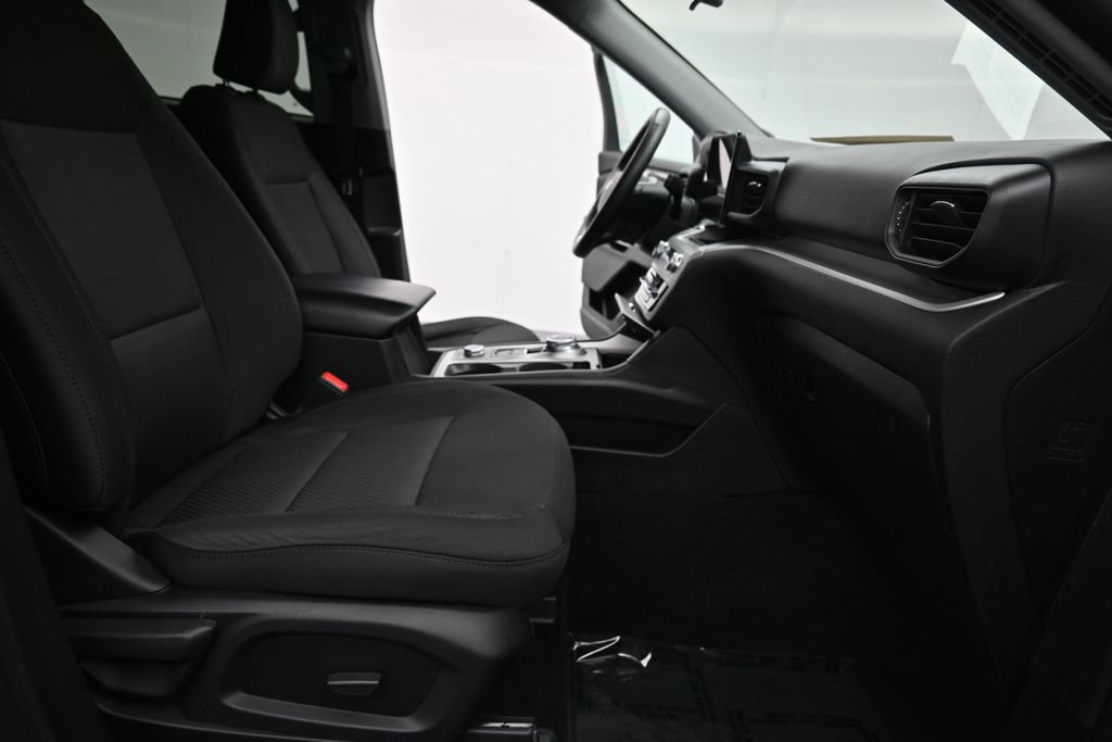 Used 2023 Ford Explorer XLT AWD/4WD image 18