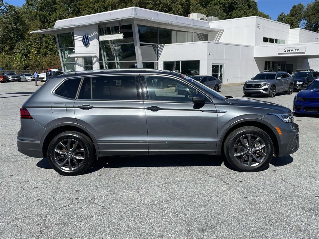 Certified 2022 Volkswagen Tiguan SE image 2