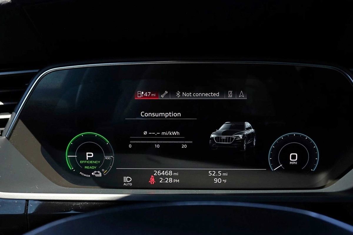 Used 2020 Audi e-tron Premium Plus image 26