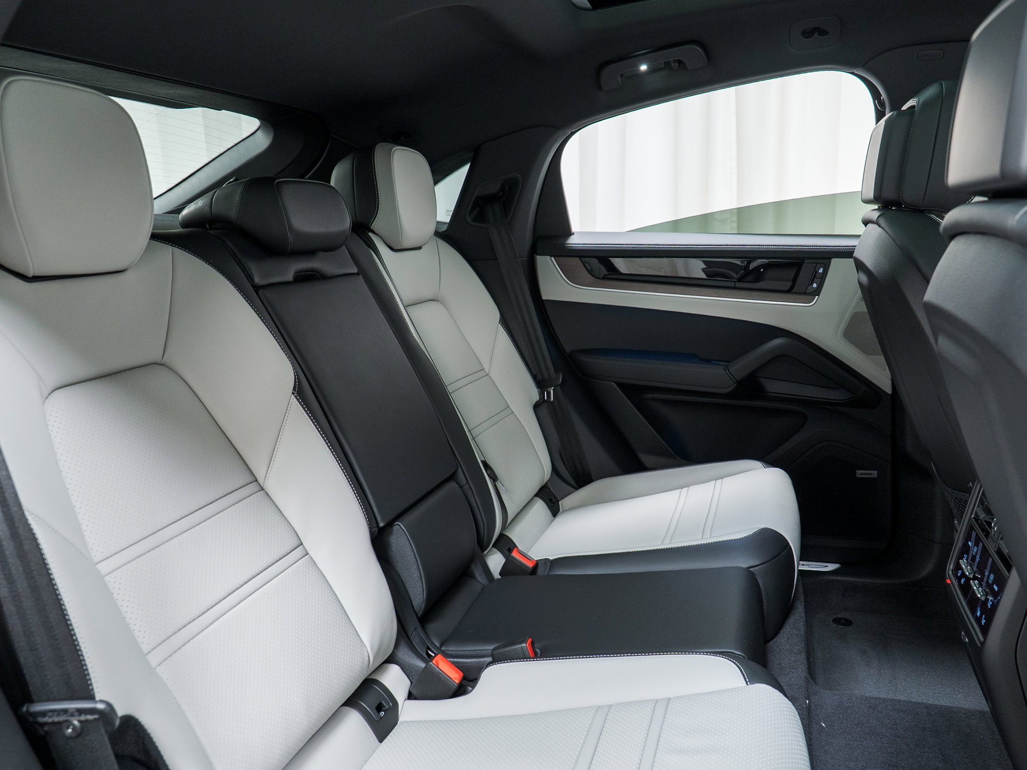 New 2026 Porsche Cayenne Coupe image 27