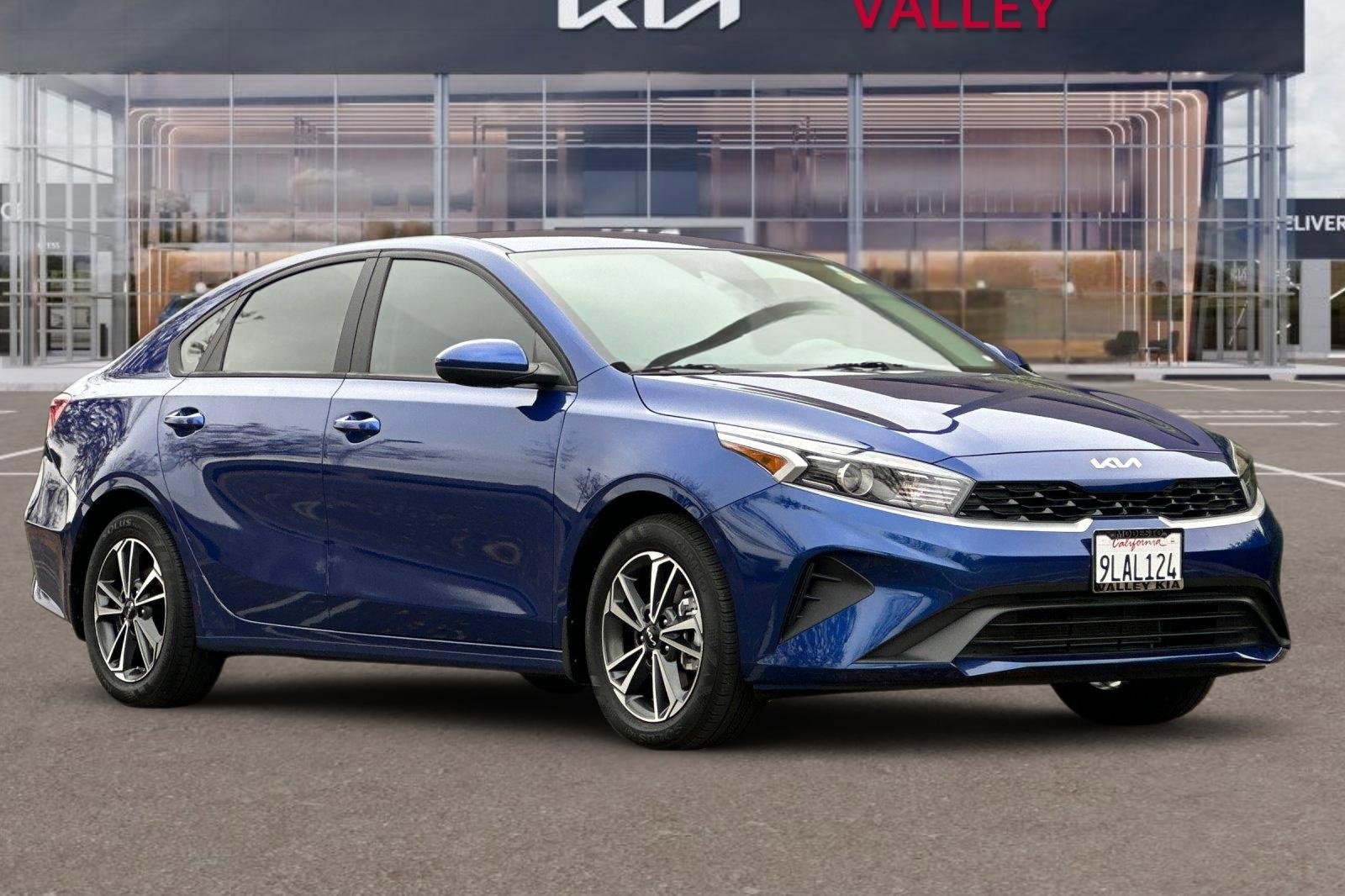Used 2024 Kia Forte LXS image 2