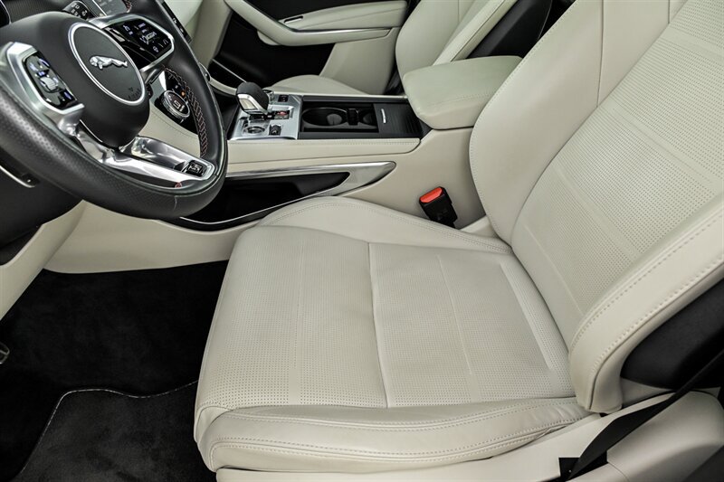 Used 2023 Jaguar F-PACE SVR AWD/4WD image 16