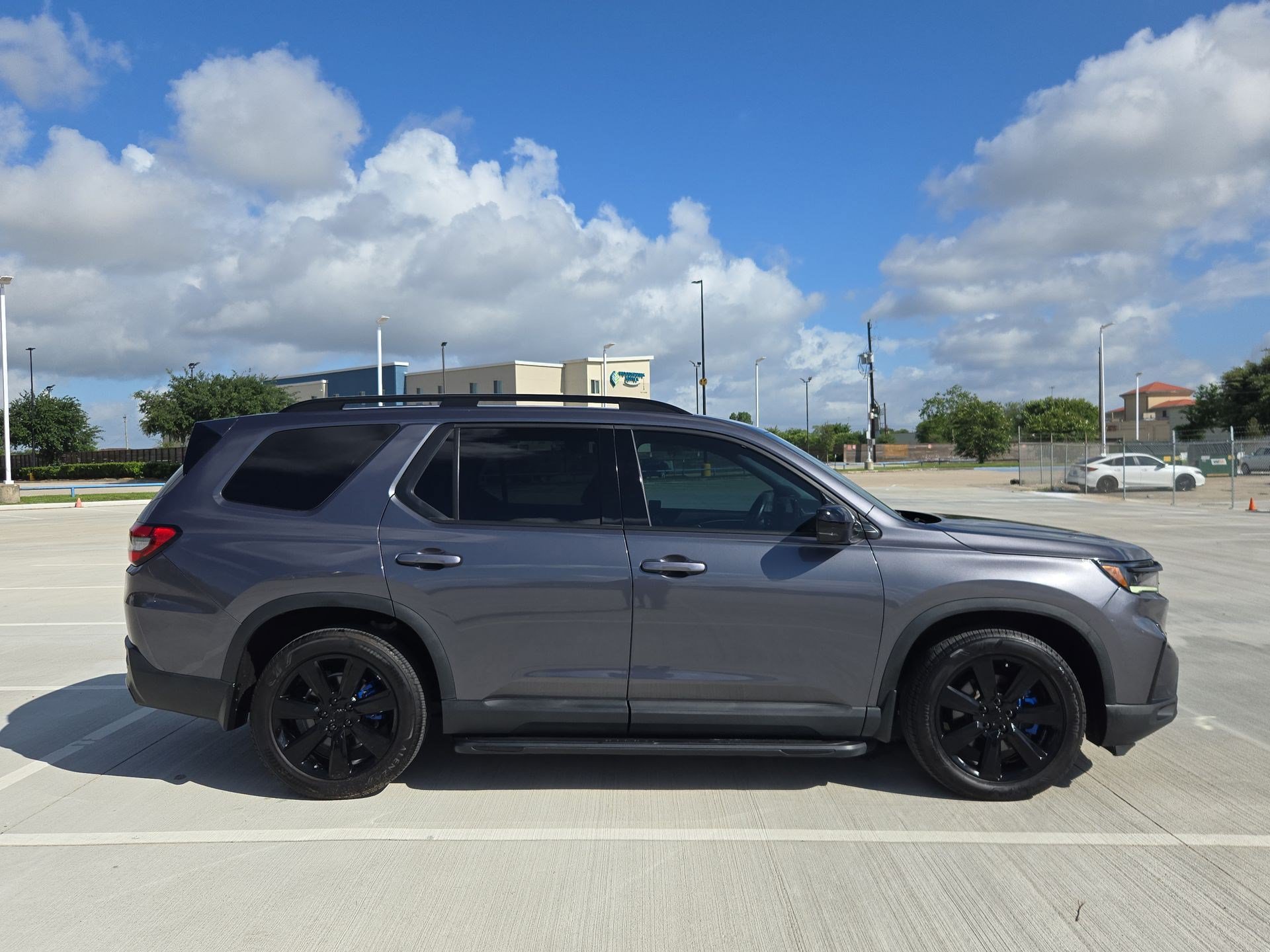 Used 2025 Honda Pilot Black Edition image 2