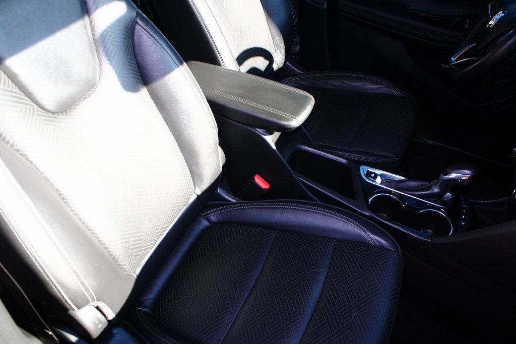 Used 2021 Buick Encore GX Essence image 6