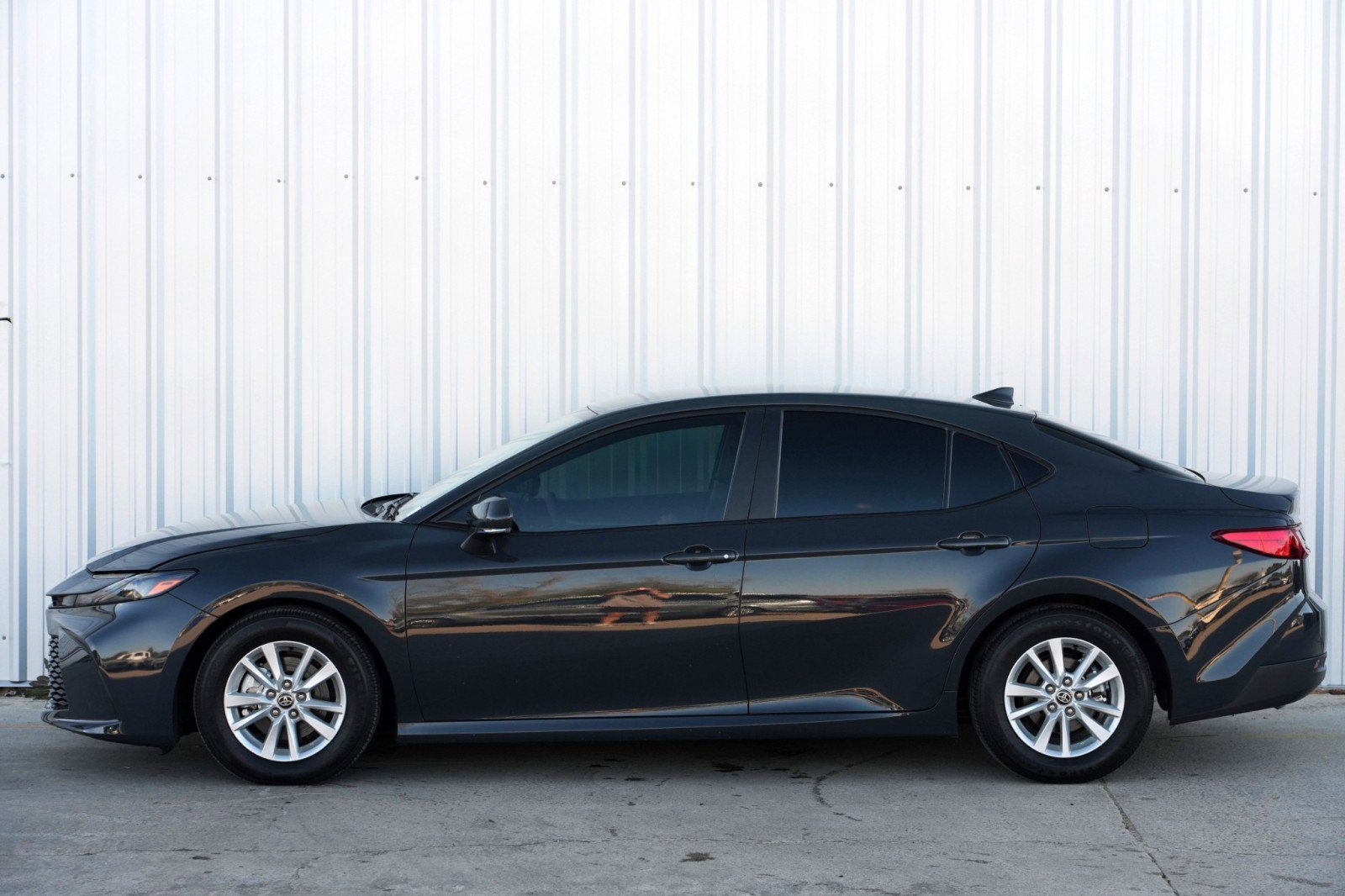 Used 2025 Toyota Camry LE image 45