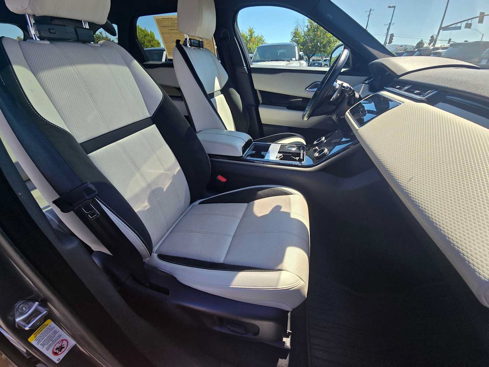 Used 2019 Land Rover Range Rover Velar R-Dynamic SE AWD/4WD image 10