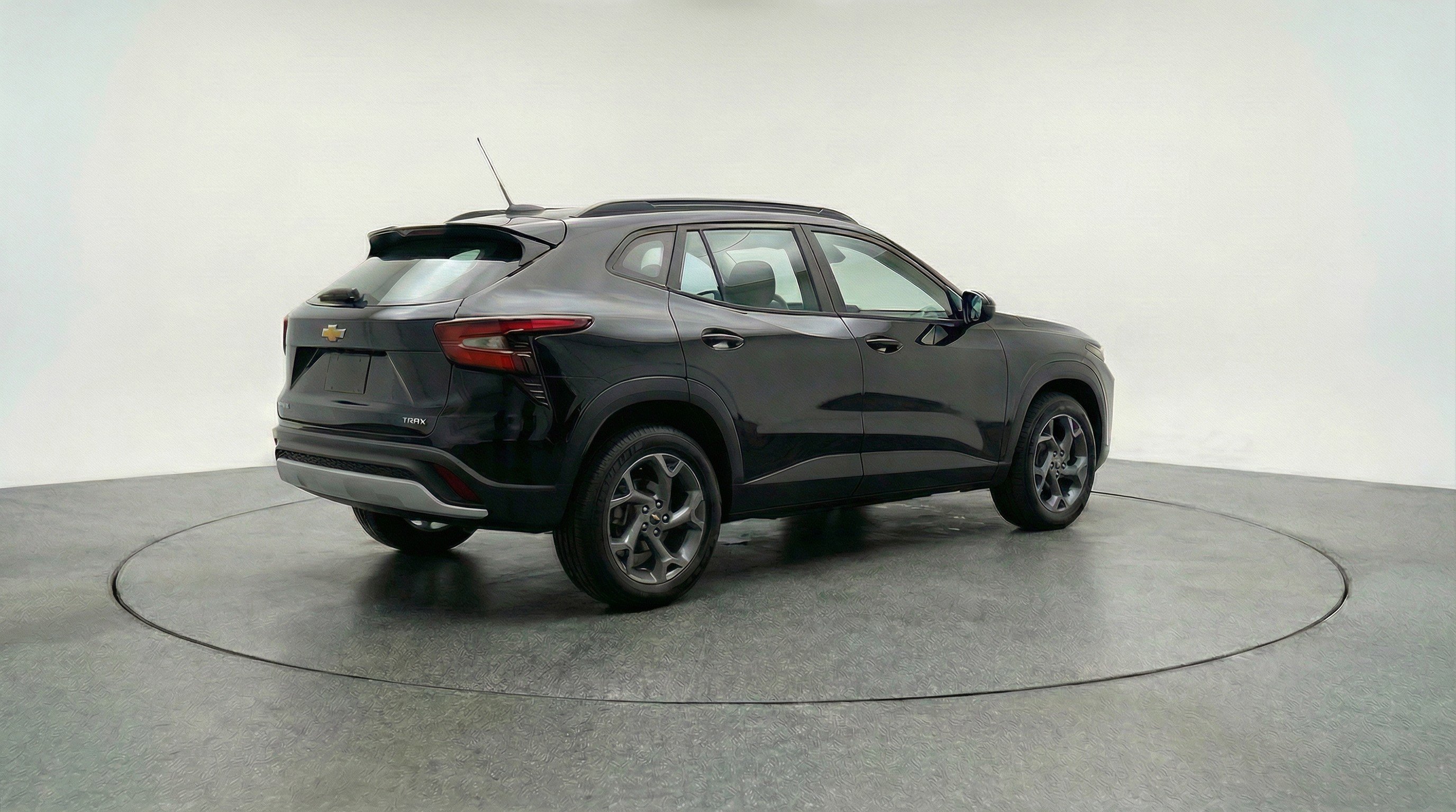 Used 2025 Chevrolet Trax LT w/ LT Convenience Package image 9