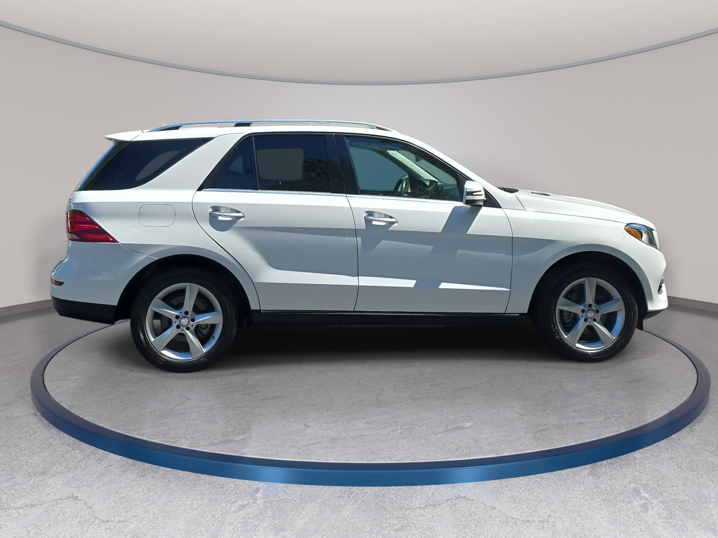 Used 2016 Mercedes-Benz GLE 350 4MATIC image 4