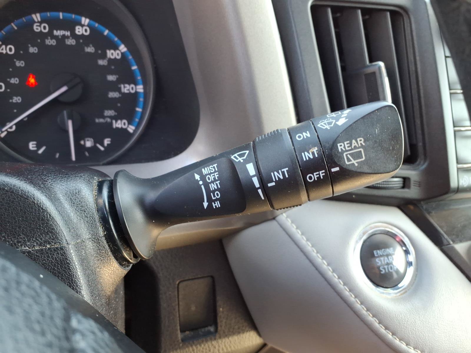Used 2018 Toyota RAV4 XLE AWD/4WD image 22