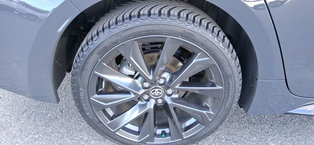 Used 2024 Toyota Corolla SE w/ SE Package image 18