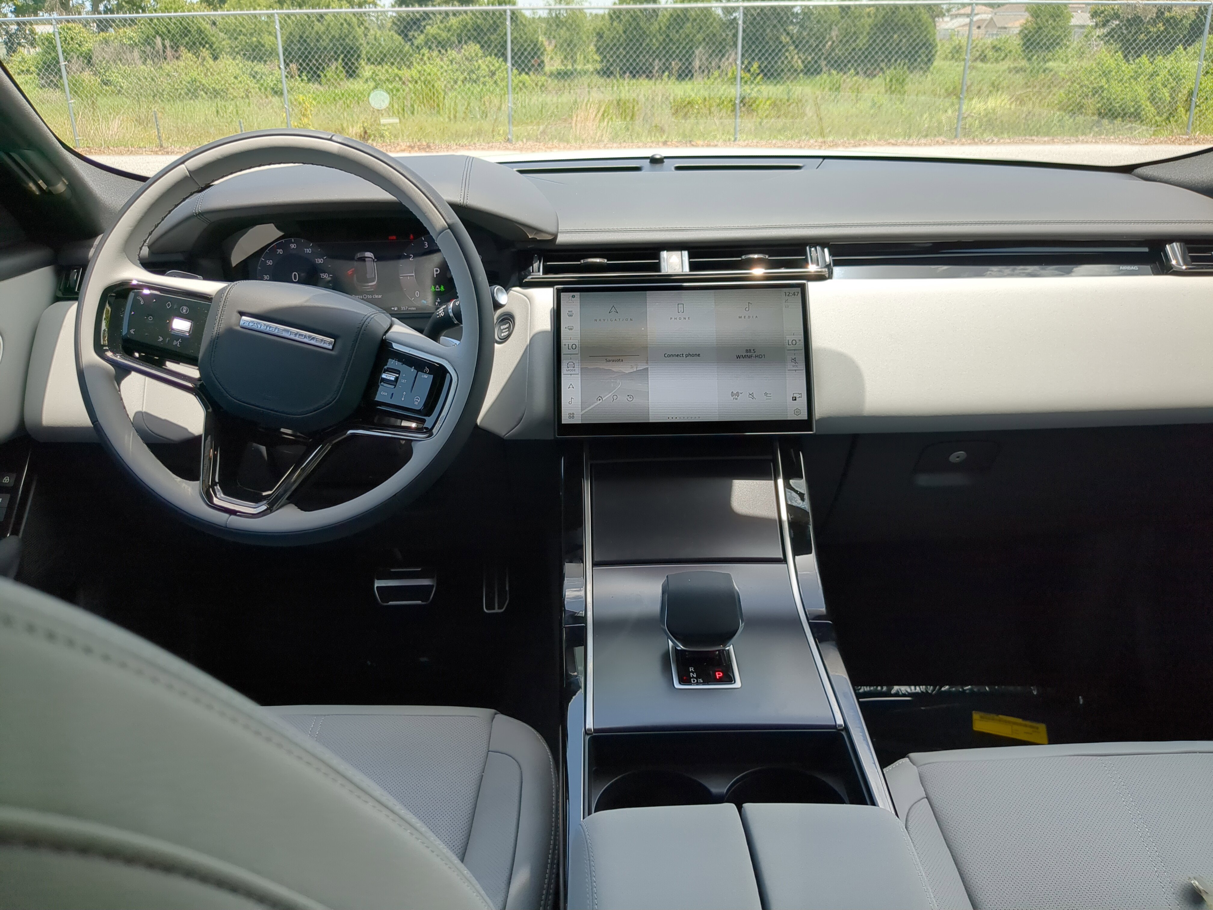 New 2026 Land Rover Range Rover Velar Dynamic SE image 14