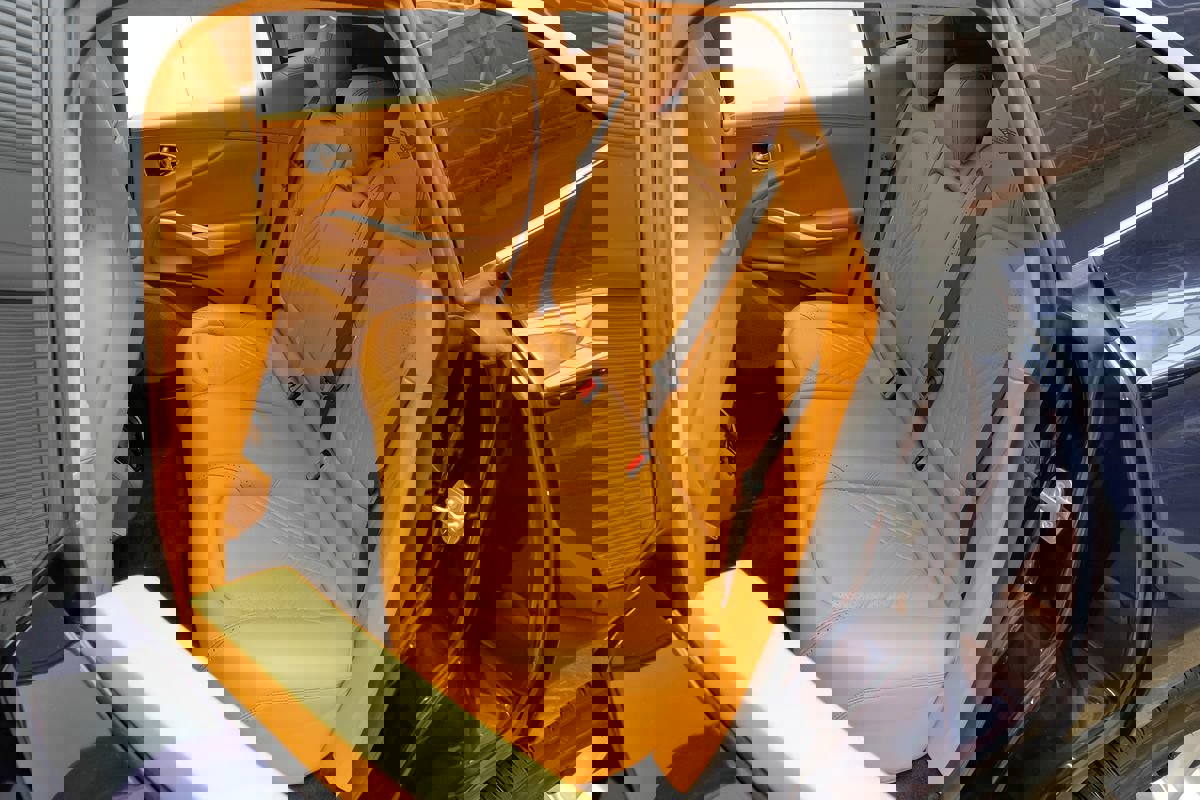 Used 2021 Aston Martin DBX AWD/4WD image 34