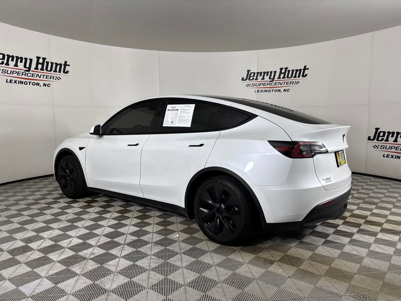 Used 2025 Tesla Model Y Long Range RWD image 5